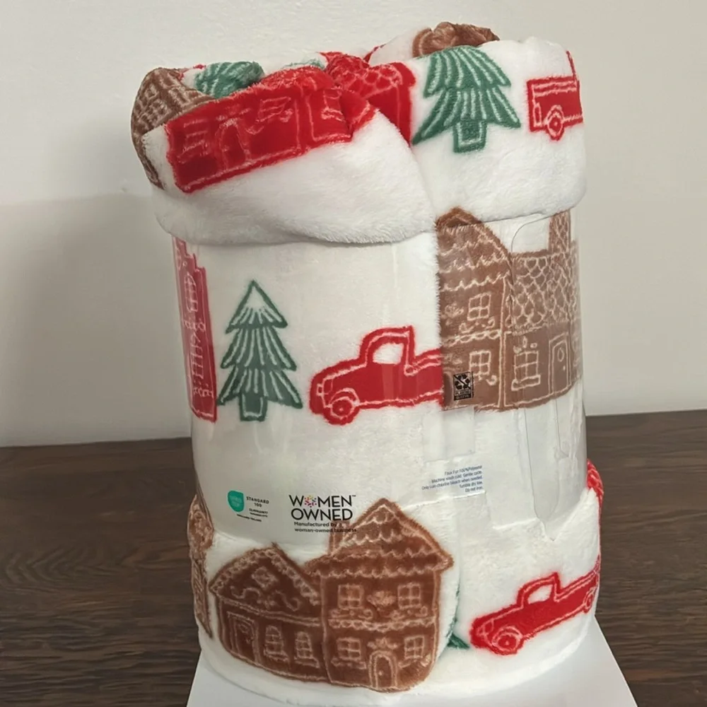 NWT- Cozy Oversized Holiday Throw Blanket w/ Red Trucks, Green Trees 60x72